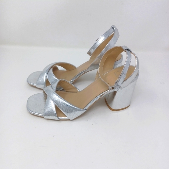 DELICIOUS silver metallic  ankle strap heels - Picture 5 of 7